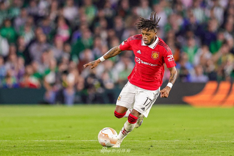 球但违反规 球但违反规